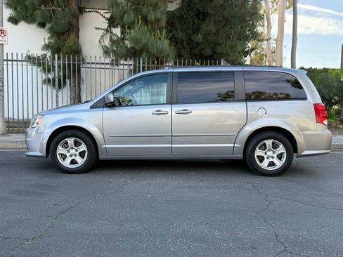 Used 2016 Dodge Grand Caravan R/T image 9