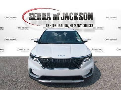 Certified 2024 Kia Carnival LX FWD image 3