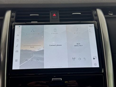 New 2025 Land Rover Discovery S image 15