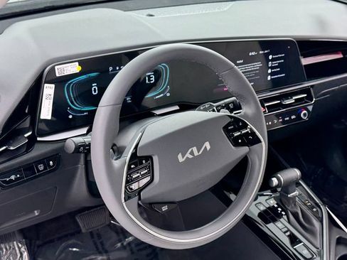 New 2026 Kia Niro EX FWD image 34