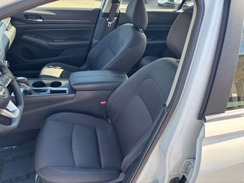 Used 2025 Nissan Altima 2.5 SV FWD image 36