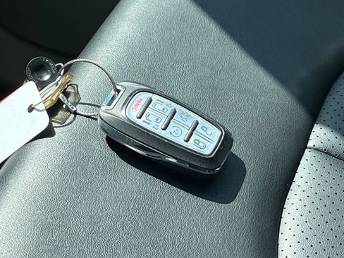 Used 2024 Chrysler Pacifica Touring-L FWD image 22