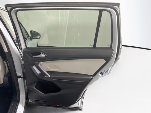 Used 2018 Volkswagen Tiguan SE FWD image 30