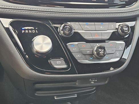 New 2026 Chrysler Pacifica Select image 23