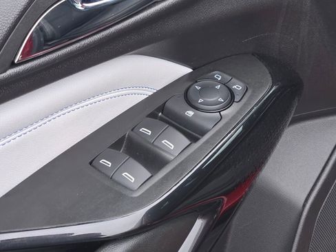 Certified 2025 Chevrolet Trax LT image 19