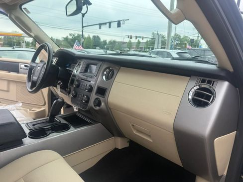 Used 2017 Ford Expedition XLT AWD/4WD image 24