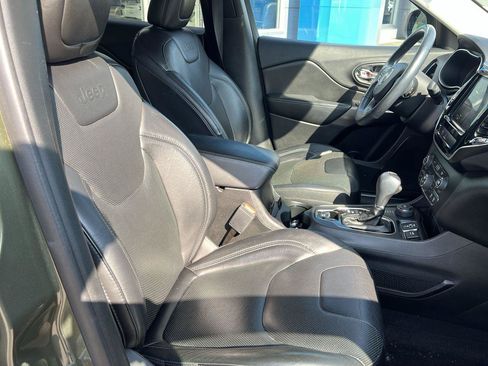 Used 2019 Jeep Cherokee Limited image 27