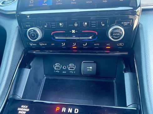 Used 2024 Jeep Grand Cherokee Overland w/ Advanced Protech Group III AWD/4WD image 29