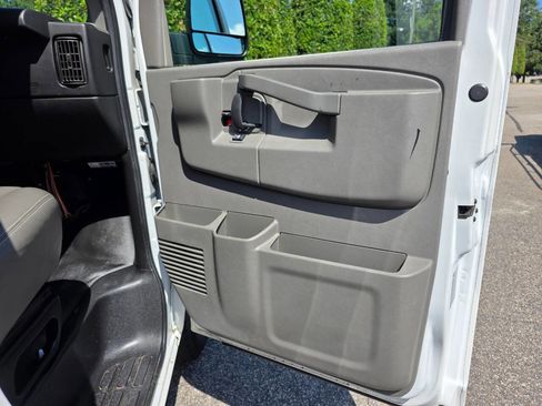Used 2018 Chevrolet Express 2500 w/ Driver Convenience Package image 23