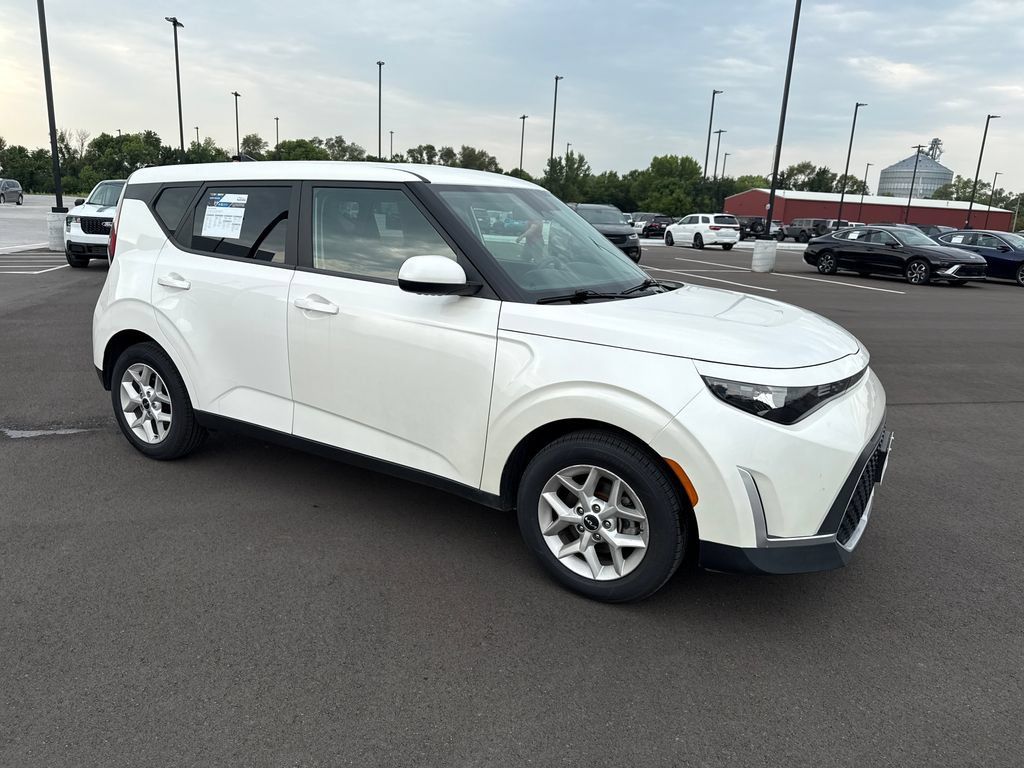 Used 2024 Kia Soul LX w/ Option Group 015 FWD image 7