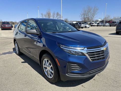 Used 2022 Chevrolet Equinox LS image 11