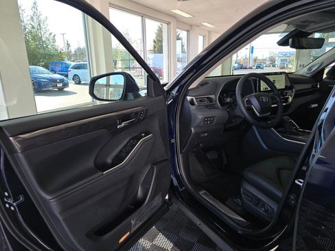 New 2026 Toyota Highlander Limited image 18