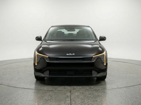 Used 2025 Kia K4 LXS image 2