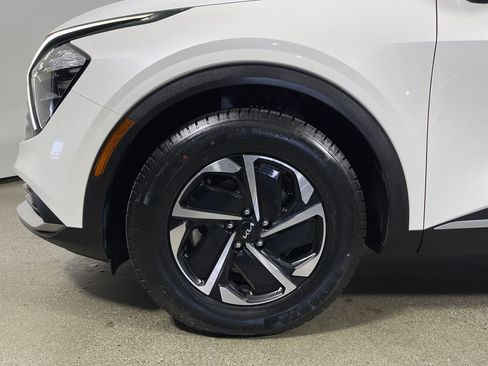 Used 2023 Kia Sportage LX image 11