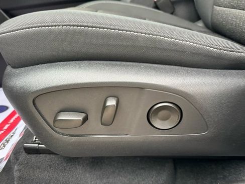 Certified 2025 Chevrolet Traverse LT image 13