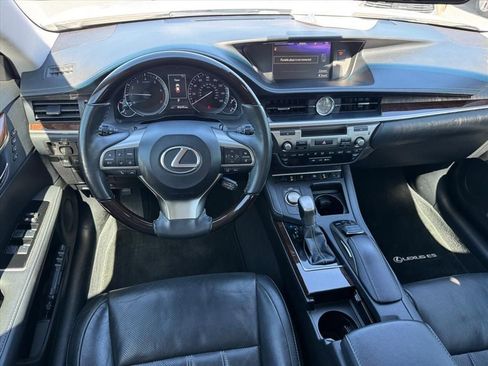 Used 2018 Lexus ES 350 w/ Luxury Package w/Wood Trim image 11