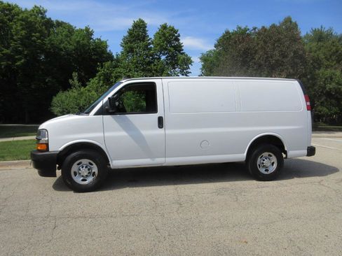 Used 2019 Chevrolet Express 2500 w/ Driver Convenience Package RWD image 23