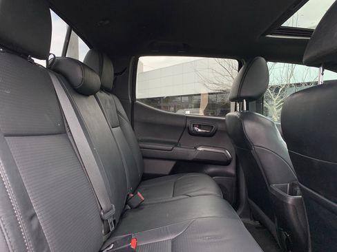 Used 2021 Toyota Tacoma Limited AWD/4WD image 33