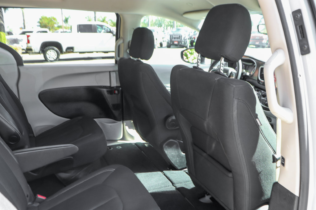 Used 2023 Chrysler Voyager LX FWD image 35