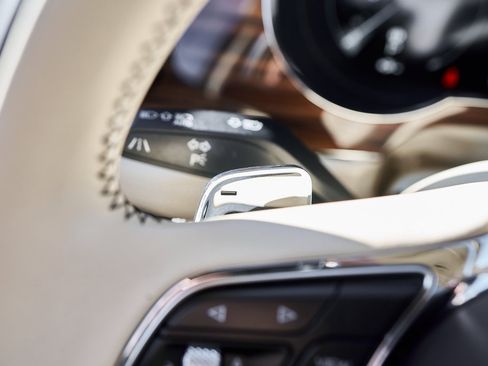 Used 2023 Bentley Bentayga Extended Wheelbase image 58