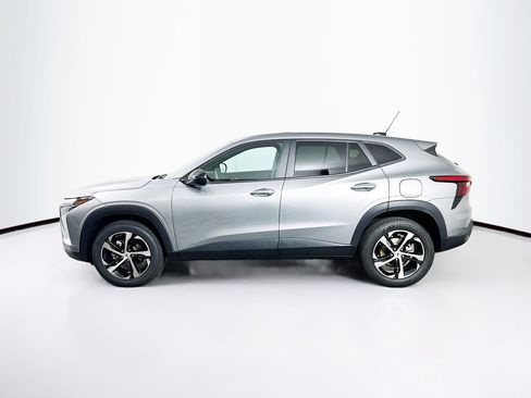 Used 2024 Chevrolet Trax RS w/ Sunroof Package FWD image 4