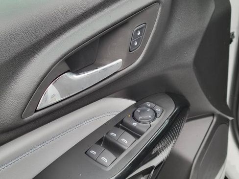 New 2026 Chevrolet Trax LT w/ Midnight Edition FWD image 7