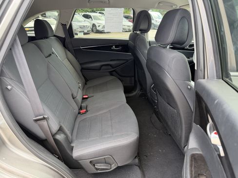 Used 2016 Kia Sorento LX AWD/4WD image 10