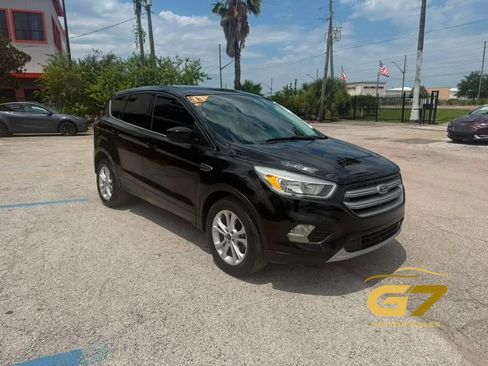 Used 2017 Ford Escape SE FWD image 3
