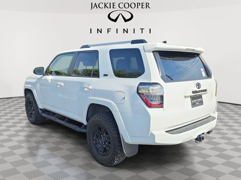 Used 2022 Toyota 4Runner SR5 Premium w/ Moonroof Package AWD/4WD image 7
