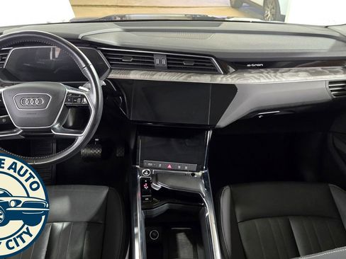 Used 2021 Audi e-tron Premium w/ Convenience Plus Package AWD/4WD image 29