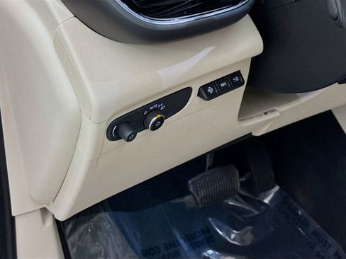 Used 2022 Buick Envision Avenir w/ Technology Package II image 10