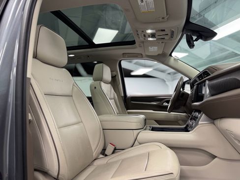 Used 2021 GMC Yukon Denali w/ Denali Premium Package image 38