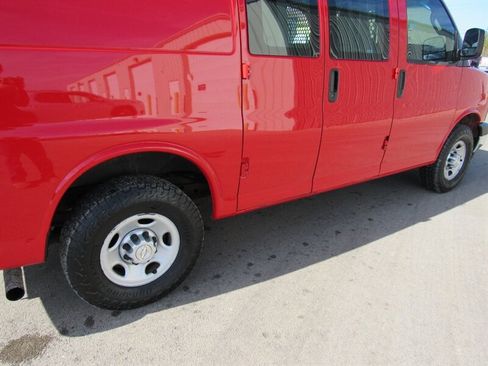 Used 2017 Chevrolet Express 3500 image 9