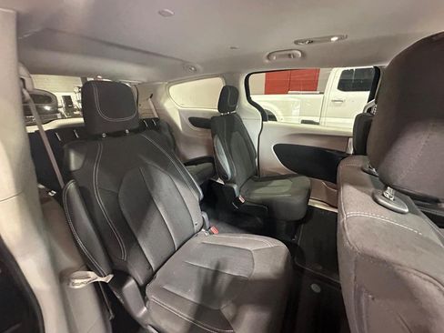 Used 2023 Chrysler Voyager LX FWD image 25