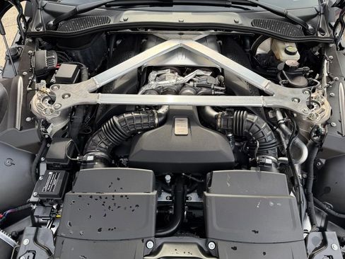 Used 2023 Aston Martin V8 Vantage Coupe image 32