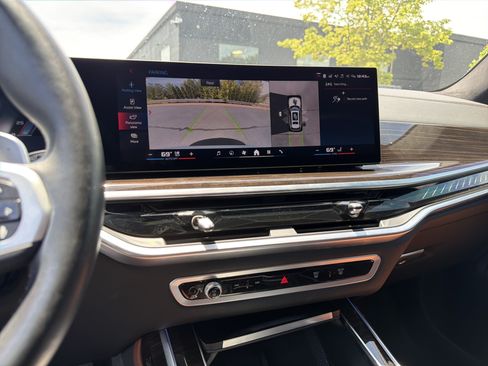 Used 2024 BMW X7 M60i AWD/4WD image 23