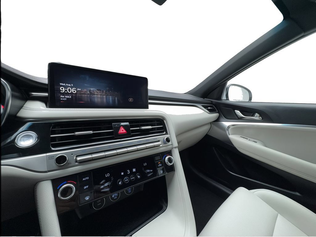 Used 2025 Genesis G70 2.5T RWD image 43