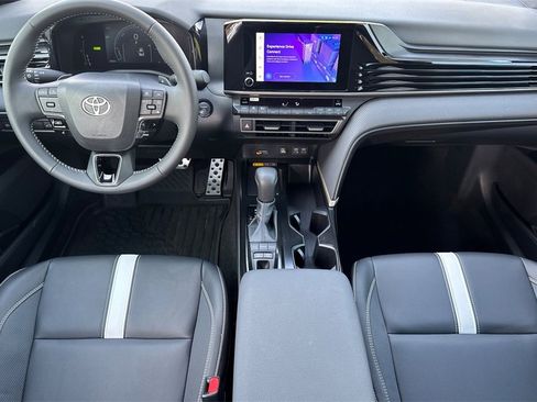 Used 2025 Toyota Camry SE image 15
