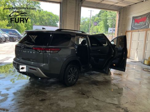 Used 2022 Nissan Pathfinder SV AWD/4WD image 17