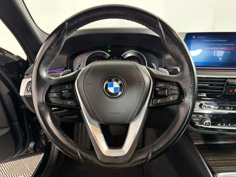 Used 2019 BMW 530e RWD image 11
