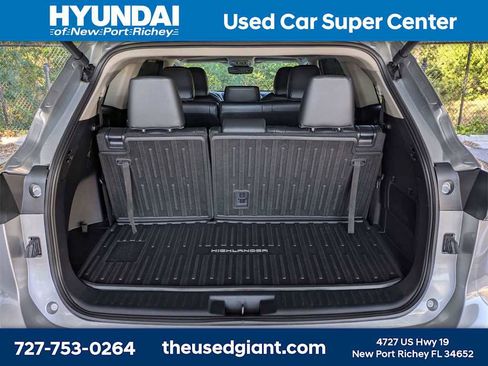 Used 2024 Toyota Highlander LE image 12