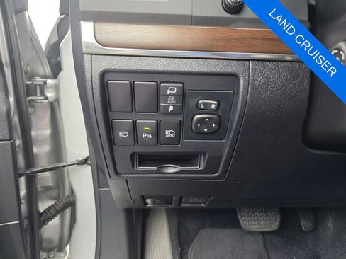 Used 2018 Toyota Land Cruiser image 25
