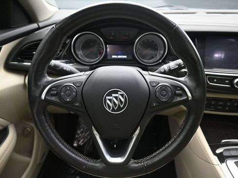 Used 2018 Buick Regal Essence w/ Driver Confidence Package #1 AWD/4WD image 17