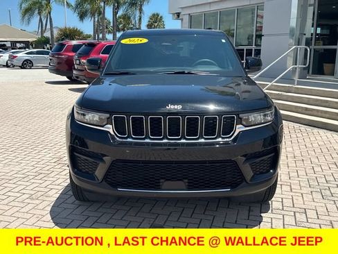 Used 2025 Jeep Grand Cherokee Laredo X RWD image 4