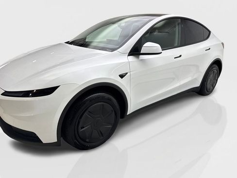 Used 2026 Tesla Model Y 2WD image 11