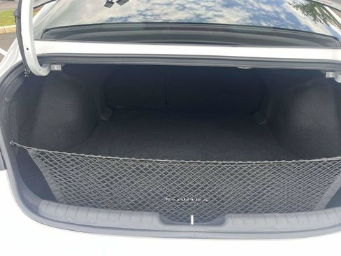 Certified 2024 Hyundai Elantra Limited FWD image 10