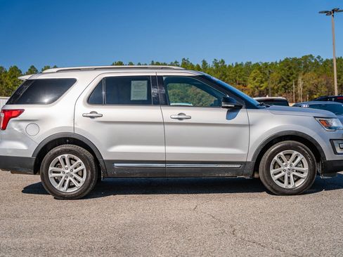 Certified 2017 Ford Explorer XLT w/ Equipment Group 202A image 8
