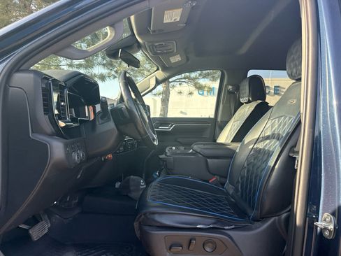 Used 2022 Chevrolet Silverado 1500 LT image 3