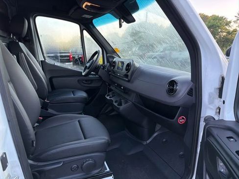 Used 2024 Mercedes-Benz Sprinter 2500 image 11