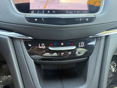 Certified 2023 Cadillac XT5 Premium Luxury AWD/4WD image 32